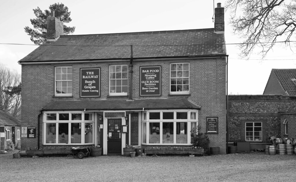 Old photo of the railway arms in north album.